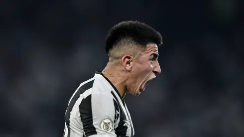 Thiago Almada e o dinheiro gasto pelo Botafogo. Foto: Thiago Ribeiro/AGIF