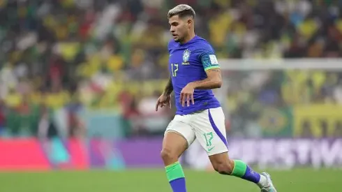 Bruno Guimaraes, do Brasil, em ação durante a partida do Grupo G entre Camarões e Brasil no Estádio Lusail, no Qatar