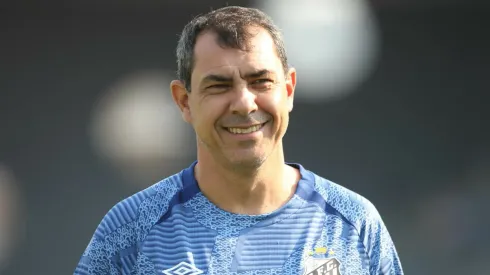 Carille durante treino realizado no CT Rei Pelé. Foto: Reinaldo Campos/AGIF