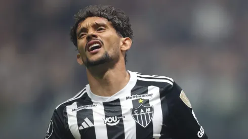 Gustavo Scarpa, meia do Atlético-MG, reclama de substituição - Foto: Gilson Lobo/AGIF