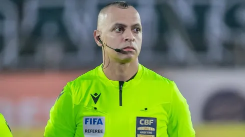 O árbitro Wilton Pereira Sampaio durante partida entre Maringa e Inter de Limeira no estadio Willie Davids pelo campeonato Brasileiro D 2024.