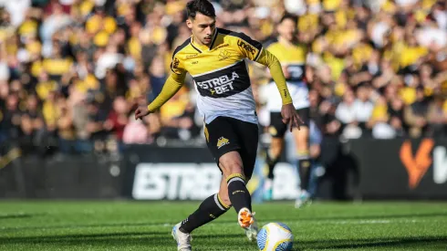 Claudinho vem sendo um dos destaques do Criciúma no Brasileirão de 2024. Foto: Leonardo Hubbe/AGIF