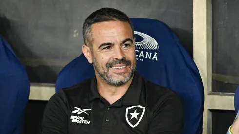 Artur Jorge durante partida do Glorioso no Maraca.