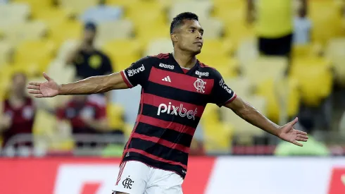 Alex Sandro decide e Flamengo vence Corinthians no Maracanã
