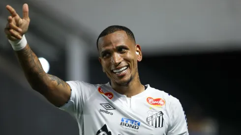 Santos encara o Goiás fora de casa