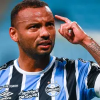 JP Galvão, ex-Grêmio, tem estreia bizarra na Inglaterra com gol de mão anulado