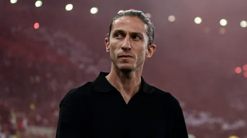 Filipe Luís é informado sobre decisão no Flamengo