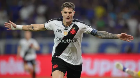 Vegetti faz o Pix para ajudar festa da torcida do Vasco na Copa do Brasil