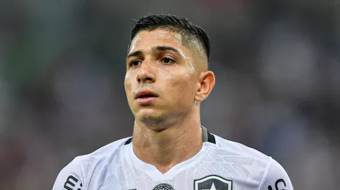 Savarino em ação cm a camisa do Alvinegro. Foto: Thiago Ribeiro/AGIF