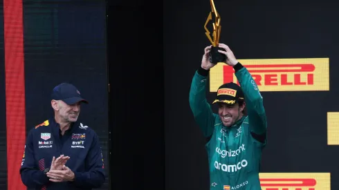 Adrian Newey e Alonso no pódio do GP do Canadá (2023)