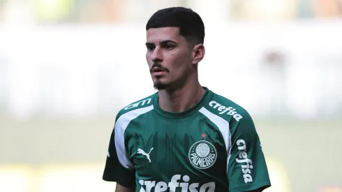 Rômulo não recebe oportunidades no Palmeiras.