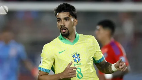 Lucas Paquetá em ação pela Seleção Brasileira contra o Chile