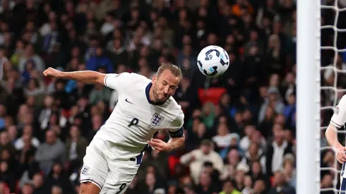 Harry Kane marca de cabeça em partida diante da Finlândia pela UEFA Nations League. (Photo by Julian Finney/Getty Images)