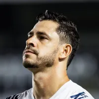 Torcida do Santos dispara contra Giuliano após resposta sobre Miguelito: "Reveja muito bem..."