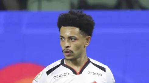 Matheusinho durante jogo do Brasileirão contra o Palmeiras.