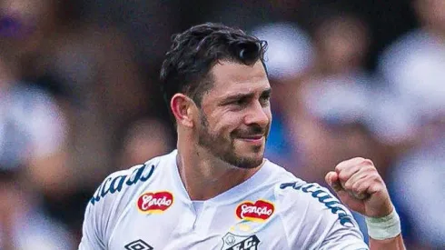 - Giuliano, meio-campista do Santos