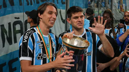 Geromel e Kannemann no Grêmio. Foto: Maxi Franzoi/AGIF