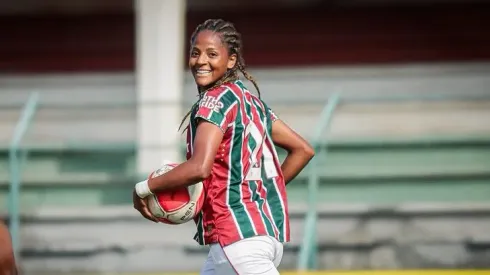 Lurdinha, atacante do Fluminense Feminino durante aquecimento antes da goleada sobre o Olaria pelo Campeonato Carioca