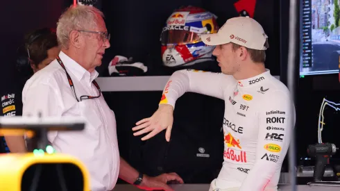 Helmut Marko em conversas com Verstappen no GP de Monaco