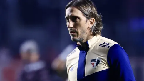 Zubeldía barra jogador de R$ 13 milhões e São Paulo estuda rescisão