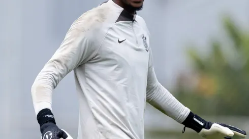 Hugo Souza já fechou sua situação futura com o Timão – Foto: Agência Corinthians – Rodrigo Coca