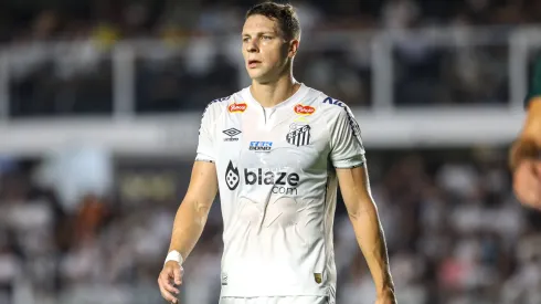 Julio Furch jogador do Santos durante partida contra o Goias no estadio Vila Belmiro pelo campeonato Brasileiro B 2024