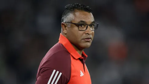 Roger Machado disputou seu primeiro clássico do lado vermelho.