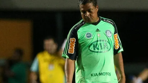 Bildnummer: 12106018 Datum: 11.12.2012 Copyright: imago/Fotoarena<br />
O jogador Tonhao da S.E. Palmeiras 1999 durante partida de despedida do goleiro Marcos do Palmeiras, intitulada Amem Marcos, ampara o jogador Edilso da selecao brasileira de 2002 no estadio Paulo Machado de Carvalho (Pacaembu). Sao Paulo / SP, Brasil - 11/12/2012. x(5)xCesarxGrecox/xFotoarenax PUBLICATIONxNOTxINxBRA; Fussball Brasilien Abschiedsspiel xcb x1x 2012 hoch
Image number 12106018 date 11 12 2012 Copyright imago o jogador there s E Palmeiras 1999 Durante de Despedida Do Goleiro Marcos Do Palmeiras Marcos o jogador there Selecao Brasileira de 2002 no Estadio Paulo Machado de Carvalho Pacaembu Sao Paulo SP Brasil 11 12 2012 X 5 xCesarxGrecox xFotoarenax PUBLICATIONxNOTxINxBRA Football Brazil Farewell Game x1x 2012 vertical