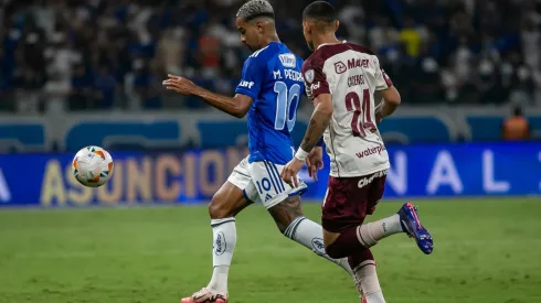Matheus Pereira jogador do Cruzeiro durante partida contra o Lanús no Estádio Mineirão pela Copa Sul-Americana 2024. Foto: Fernando Moreno/AGIF