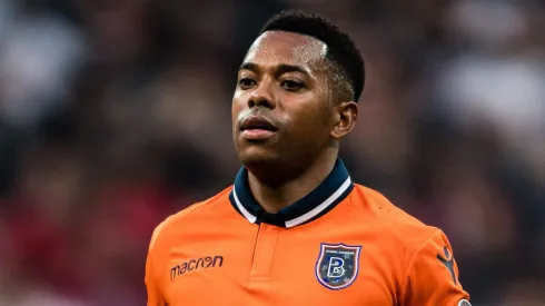 Filho de Robinho tem vida longe dos holofotes na base do Santos