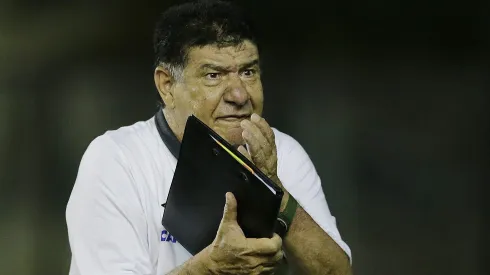 Artur Jorge, do Botafogo, foi citado por Joel Santana.<br />
– Foto: Paulo Campos/AGIF