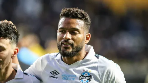 Reinaldo em ação com a camisa do Imortal Tricolor. Foto: Leonardo Hubbe/AGIF