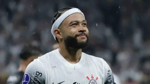 Depay em ação no jogo de ida, disputado em São Paulo.