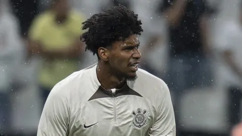 Foto: Anderson Romao/AGIF - Hugo Souza em partida pelo Corinthians