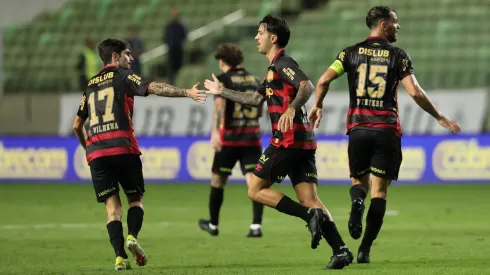 Operário e Sport duelam pela 16ª rodada.