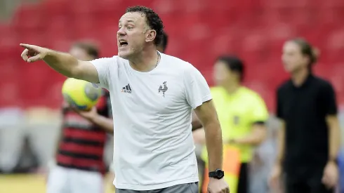 Gabriel Milito detalhou a partida em entrevista coletiva - Foto: Alexandre Loureiro/AGIF