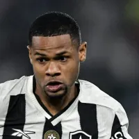 Júnior Santos volta aos campos fazendo golaço e é ovacionado em Botafogo x Vasco: "Ídolo"