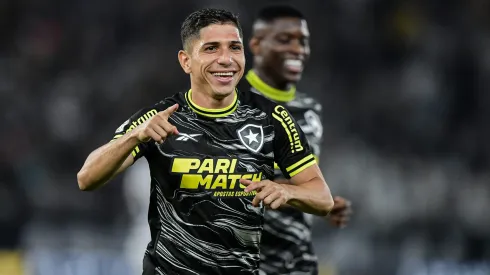 Vitória do Botafogo sobre o Vasco rende zoações na web que até Textor entrou no clima