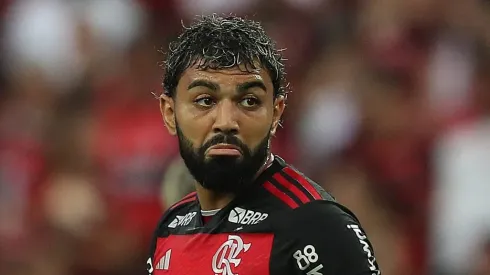 - Gabigol com a camisa do Flamengo no Estádio do Maracanã. Foto: Wagner Meier/Getty Images)