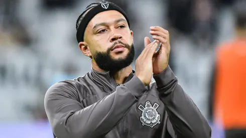 Memphis Depay antes da partida entre Corinthians e Palmeiras, na Neo Química Arena, pelo Campeonato Brasileiro. Foto: Roberto Casimiro