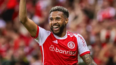 Wesley comemora gol pelo Internacional contra o Criciúma. Foto: Maxi Franzoi/AGIF