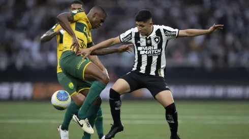 Líder Botafogo fica no empate sem gols com o Cuiabá no Nilton Santos