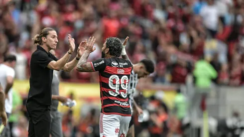 Gabigol jogador do Flamengo comemora seu gol com Filipe Luís técnico de sua equipe durante partida contra o Atletico-MG pela Copa Do Brasil 2024. Foto: Thiago Ribeiro/AGIF