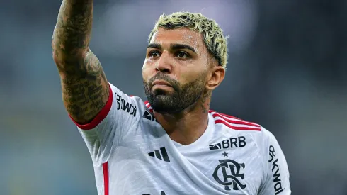 Gabigol comemorando gol em partida entre Flamengo e Vasco, pelo Campeonato Brasileiro, no Maracanã.