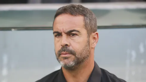 Artur Jorge eliminou Abel da Libertadores. Foto: Gabriel Machado/AGIF