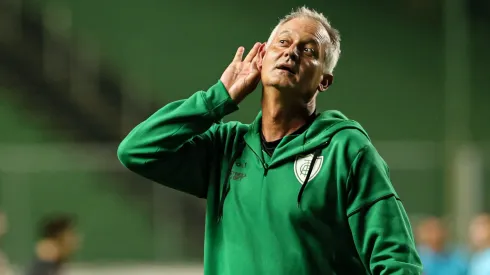 Lisca, técnico do América, comemora vitoria ao final da partida contra o Sport no estadio Independencia pelo campeonato Brasileiro B 2024. Foto: Gilson Lobo/AGIF