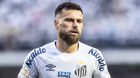 Organizada não quer Lucas Lima no Santos.