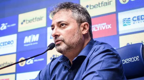 Alexandre Mattos assina renovação com Kaiki no Cruzeiro (Foto: Gustavo Aleixo/Cruzeiro)