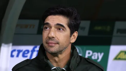 Abel Ferreira na beira do gramado durante o jogo. Foto: Marcello Zambrana/AGIF