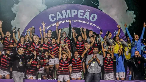Jogadoras do Flamengo, comemoram vitória de goleada sobre o Botafogo e conquistam o primeiro título no Campeonato Brasileiro Feminino Sub-20